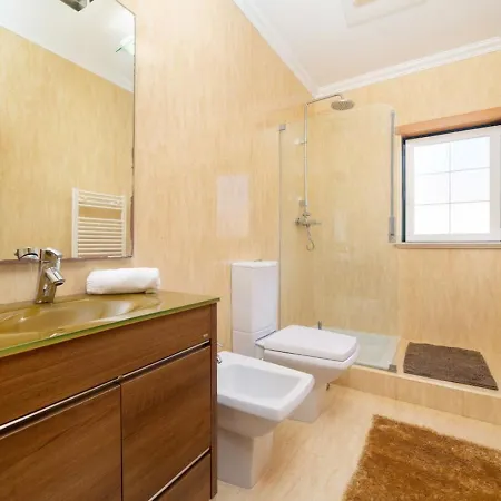 Amazing Villa With Capacity For 8 People Casa de Férias Nazaré